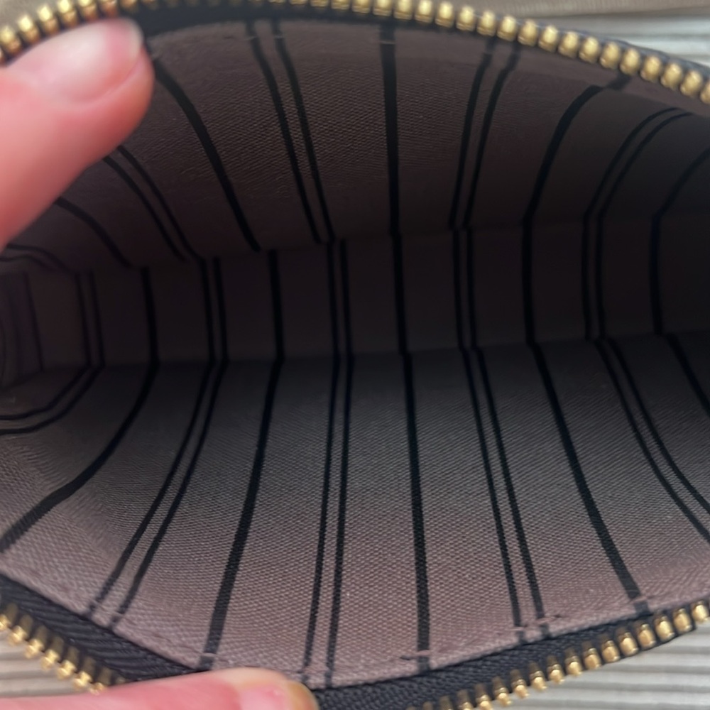 Louis Vuitton Easy Pouch On Strap - Black Monogram Empreinte Leather - Picture 6 of 11